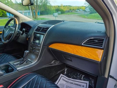 Used 2013 Lincoln MKX AWD image 25