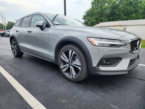 Certified 2025 Volvo V60 B5 Cross Country Plus AWD/4WD image 1