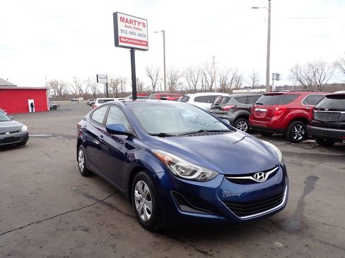 Used 2016 Hyundai Elantra SE image 1