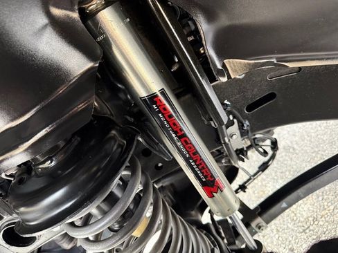 Used 2025 Jeep Gladiator Sport image 13