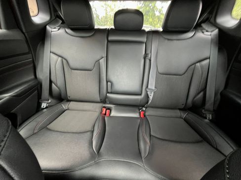 Used 2025 Jeep Compass Trailhawk AWD/4WD image 38