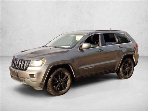 Used 2013 Jeep Grand Cherokee Altitude AWD/4WD image 6