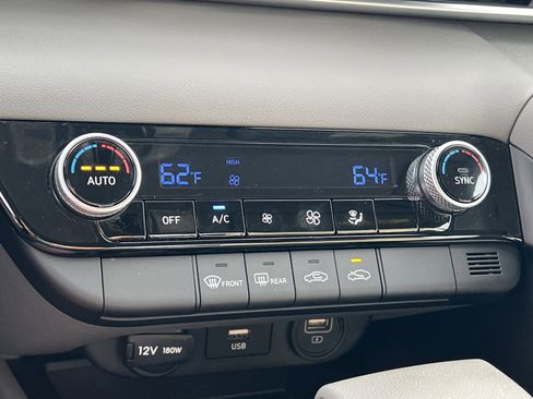 Used 2023 Hyundai Elantra SEL image 28