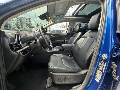 Used 2025 Kia Sportage EX w/ Premium Package FWD image 9