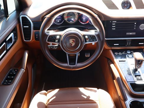 Used 2022 Porsche Cayenne AWD/4WD image 9