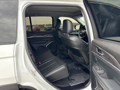 Used 2022 Jeep Grand Cherokee Limited AWD/4WD image 16