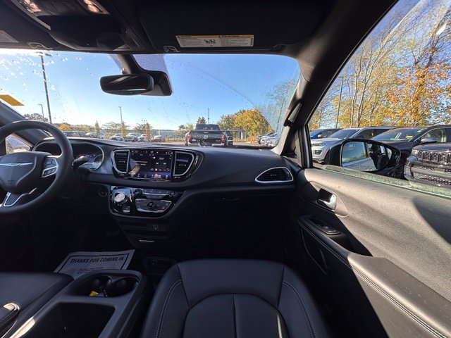 Used 2026 Chrysler Pacifica Select FWD image 28