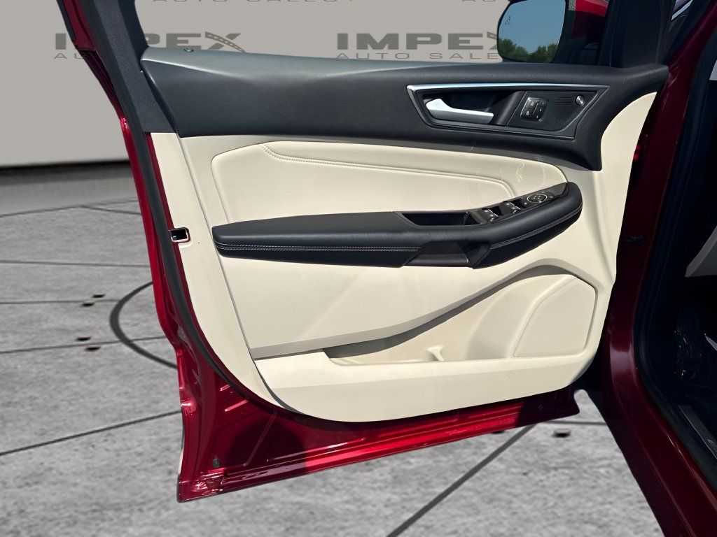 Used 2019 Ford Edge Titanium FWD image 21