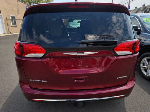 Used 2017 Chrysler Pacifica Limited FWD image 6