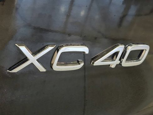 Used 2024 Volvo XC40 B5 Plus AWD/4WD image 34