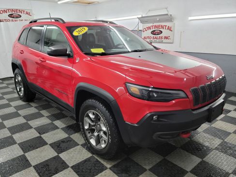 Used 2019 Jeep Cherokee Trailhawk AWD/4WD image 8