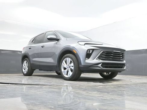 Used 2025 Buick Encore GX Preferred AWD/4WD image 44
