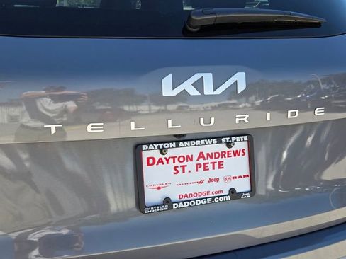 Used 2023 Kia Telluride EX w/ EX Captain's Chair Package image 11