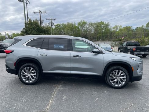 Certified 2025 Buick Enclave Preferred image 2