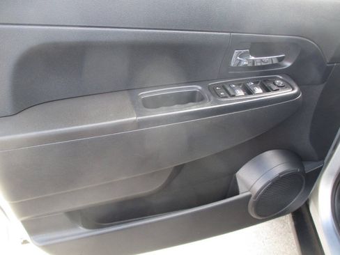 Used 2011 Jeep Liberty Sport AWD/4WD image 10
