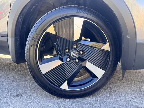 Certified 2025 Nissan Kicks SR w/ Illumination Package image 10