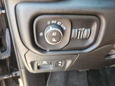 Used 2025 RAM 1500 Laramie AWD/4WD image 17
