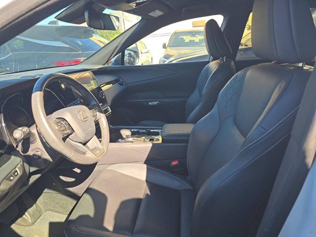 Used 2024 Lexus RX 350 FWD image 4
