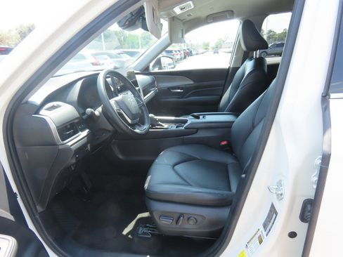 Used 2024 Toyota Grand Highlander AWD image 27