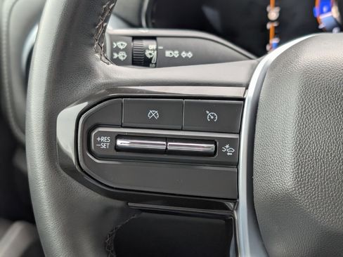 Used 2023 Chevrolet Colorado LT w/ LT Convenience Package II image 18