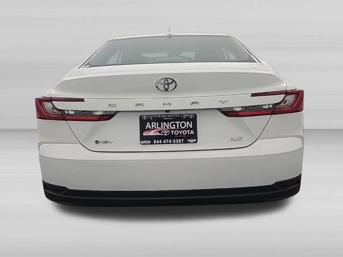 Used 2025 Toyota Camry SE FWD image 6