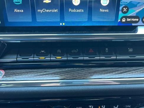 Used 2025 Chevrolet Silverado 1500 LT RWD image 40