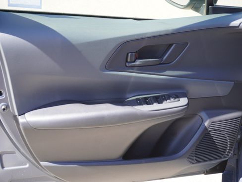 Used 2025 Toyota Prius LE FWD image 18