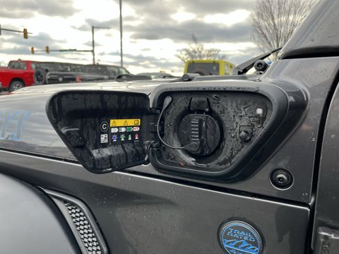 Used 2023 Jeep Wrangler Unlimited w/ Cold Weather Group image 12