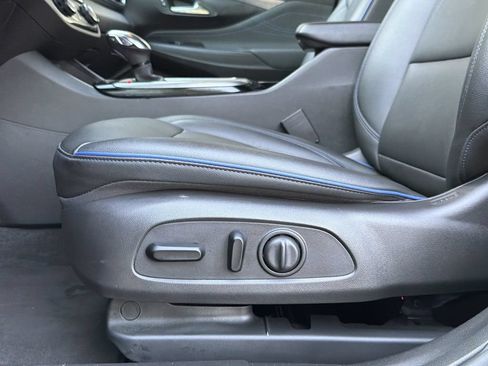 Used 2025 Buick Envista Sport Touring w/ Convenience I Package FWD image 21