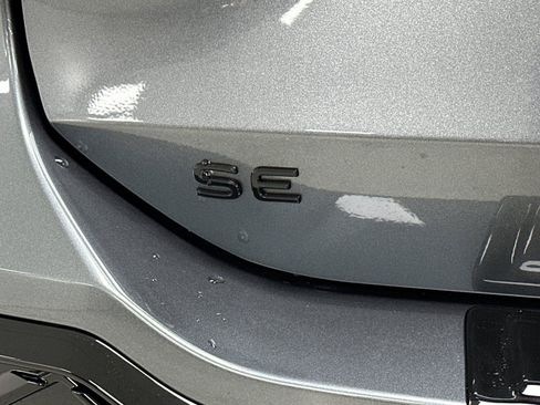New 2026 Volkswagen Tiguan SE R-Line FWD image 25