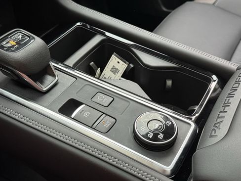 New 2026 Nissan Pathfinder Platinum AWD/4WD image 13