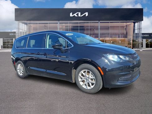 Used 2024 Chrysler Voyager LX FWD image 1