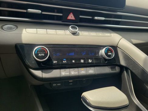 Used 2024 Hyundai Elantra SEL FWD image 23