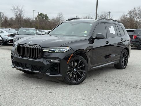 Used 2021 BMW X7 M50i image 3