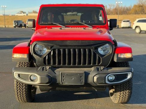 Used 2020 Jeep Wrangler Unlimited Sahara image 2