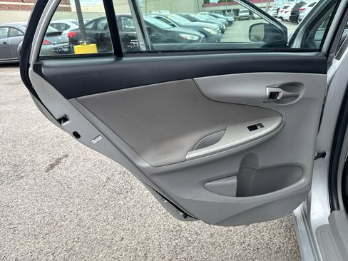 Used 2013 Toyota Corolla LE image 14