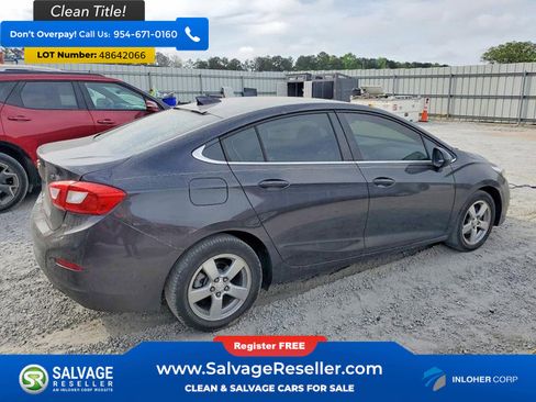 Used 2017 Chevrolet Cruze LT image 4