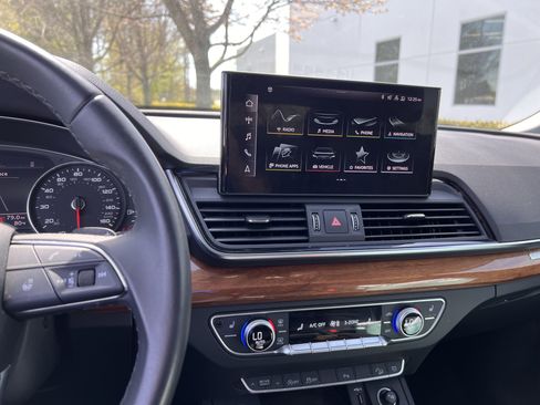 Used 2023 Audi Q5 2.0T Premium w/ Convenience Package image 31