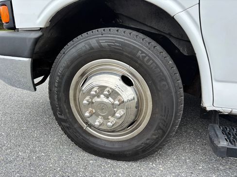 Used 2015 Chevrolet Express 4500 w/ Shuttle Bus Package image 44