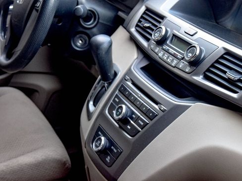 Used 2015 Honda Odyssey LX image 20