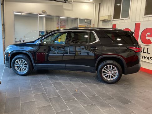 Used 2023 Chevrolet Traverse LT image 6
