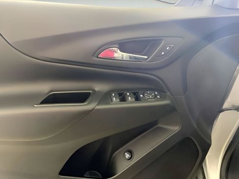 Used 2020 Chevrolet Equinox LT w/ Driver Convenience Package FWD image 26