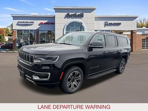 Used 2024 Jeep Wagoneer L Series II w/ Flexible Seating Group AWD/4WD image 4