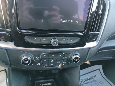 Used 2022 Chevrolet Traverse LT image 22