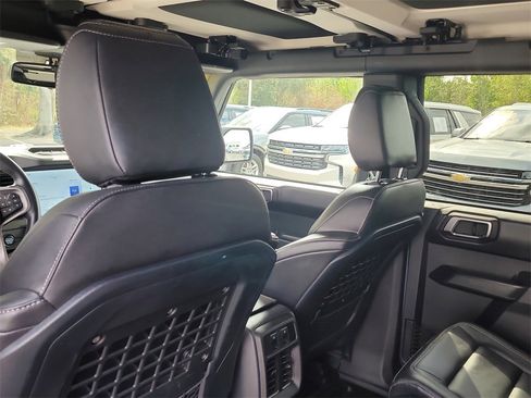 Used 2025 Ford Bronco Badlands image 9