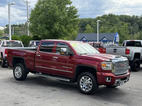 Used 2019 GMC Sierra 2500 Denali w/ Duramax Plus Package AWD/4WD image 5