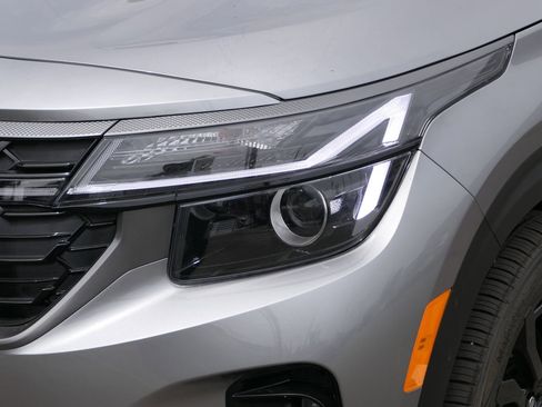 New 2025 Kia Seltos X-Line image 9