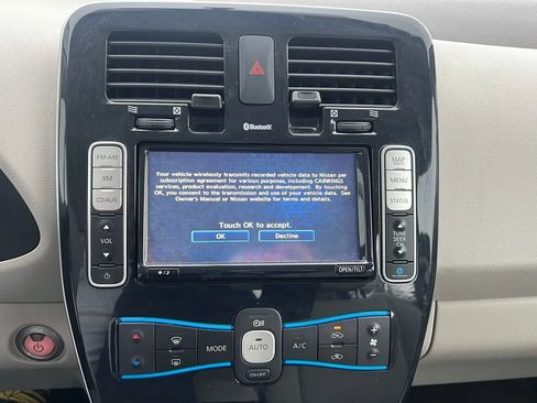 Used 2011 Nissan Leaf SL image 21