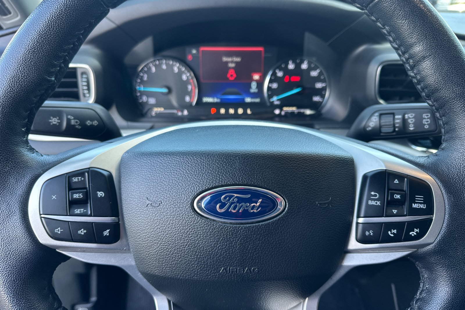 Used 2022 Ford Explorer XLT w/ Equipment Group 202A RWD image 24