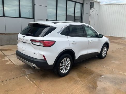 Used 2022 Ford Escape SE image 32